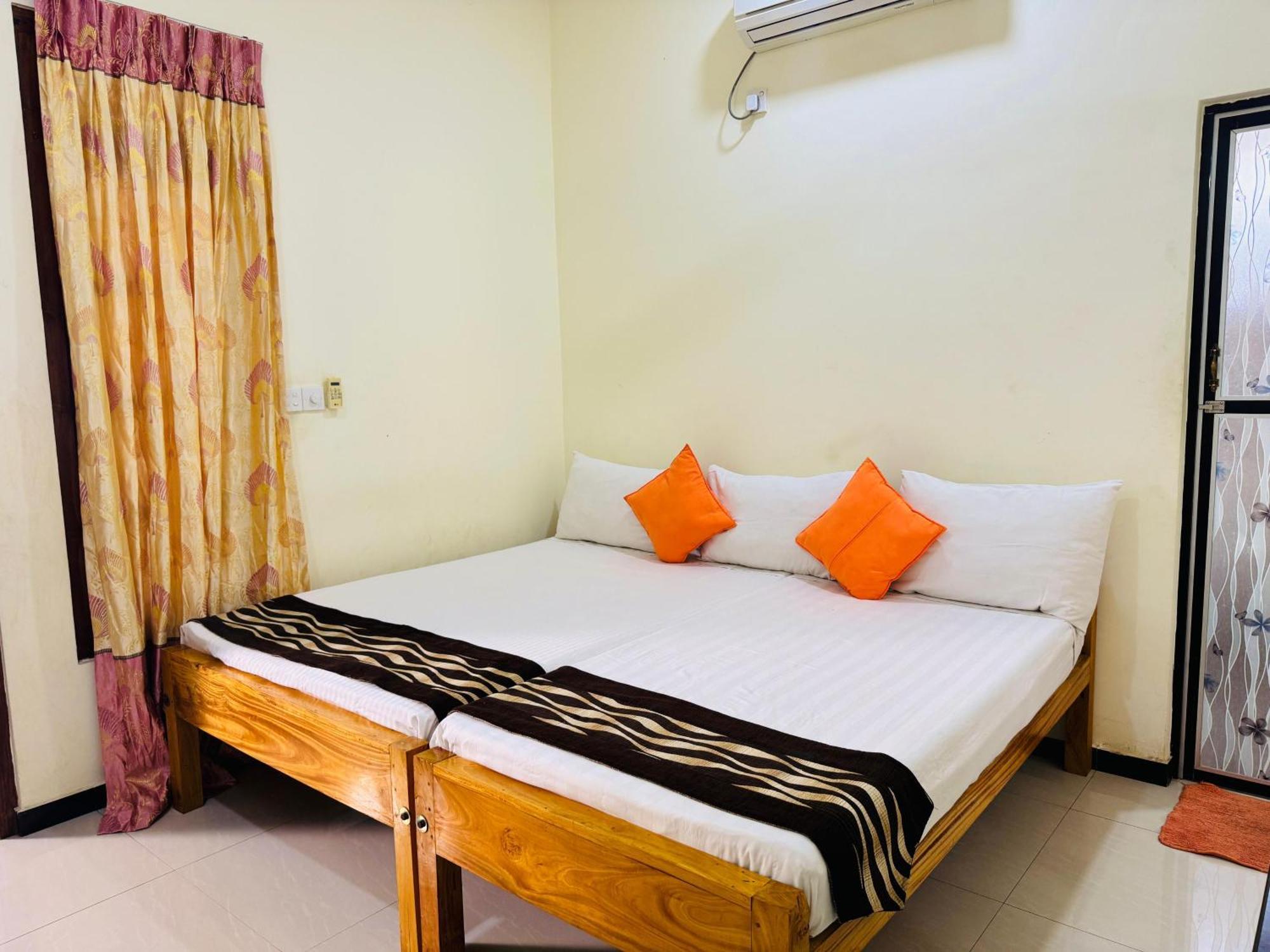 Aa Inn Trincomalee Bagian luar foto