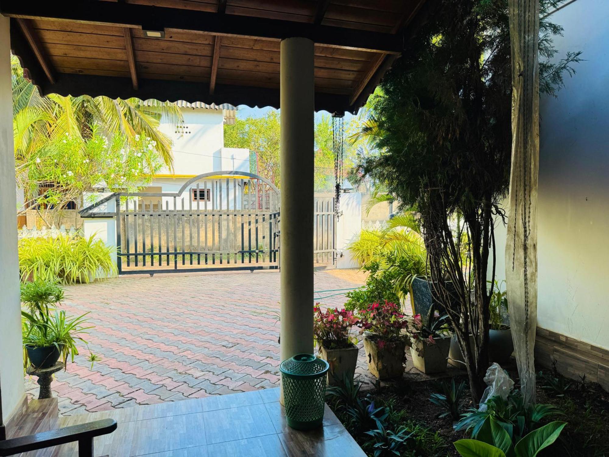 Aa Inn Trincomalee Bagian luar foto