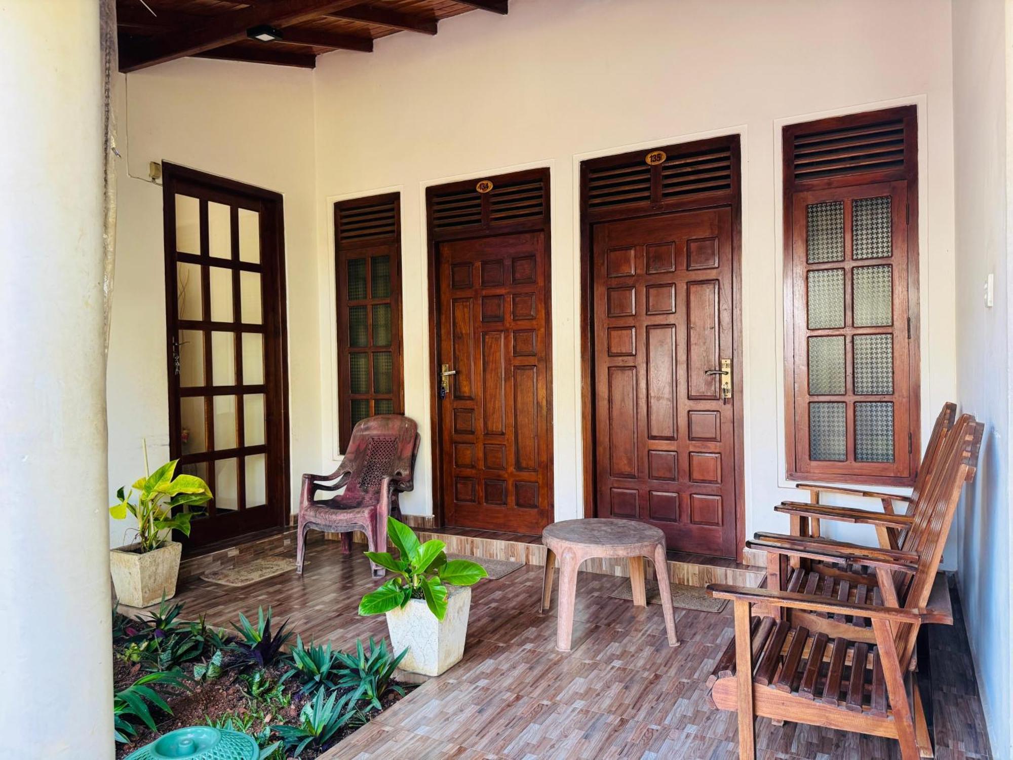 Aa Inn Trincomalee Bagian luar foto