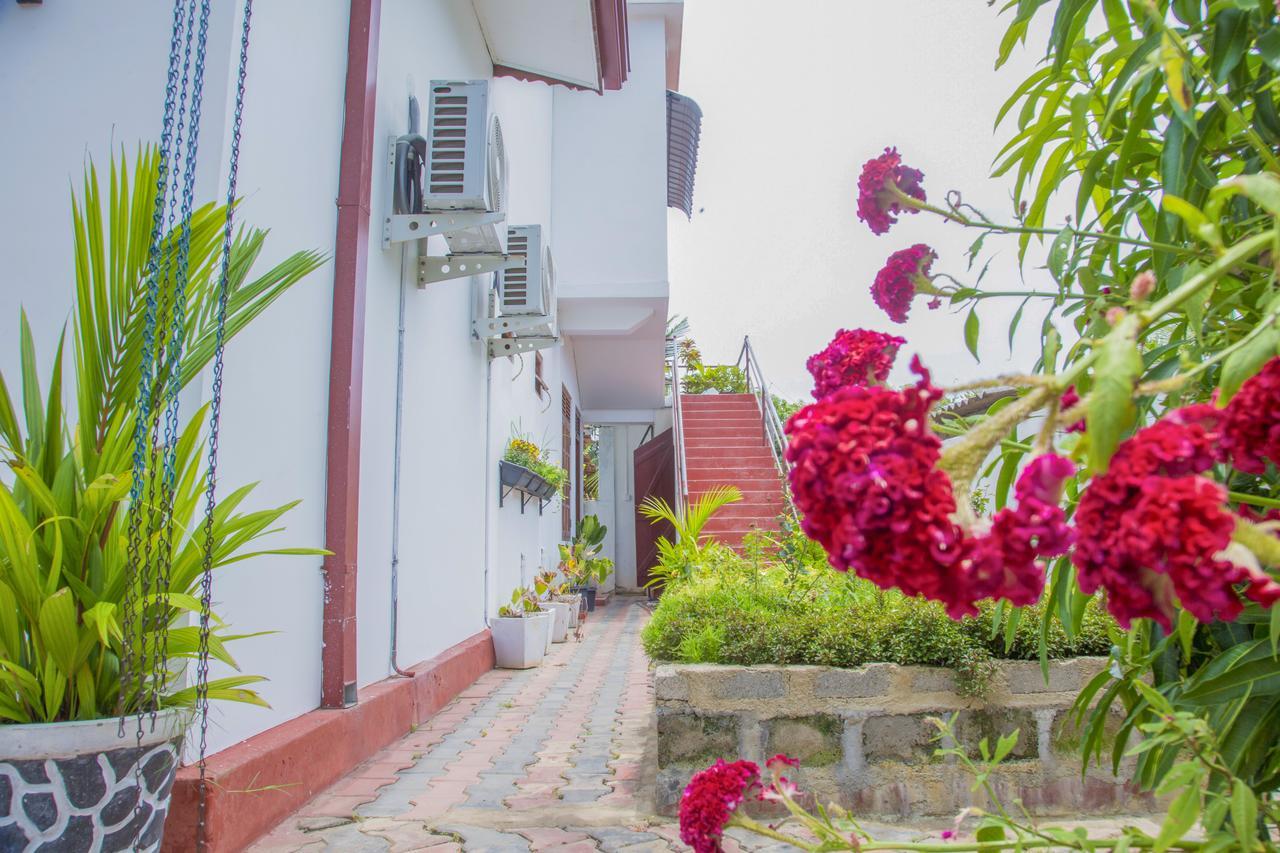 Aa Inn Trincomalee Bagian luar foto
