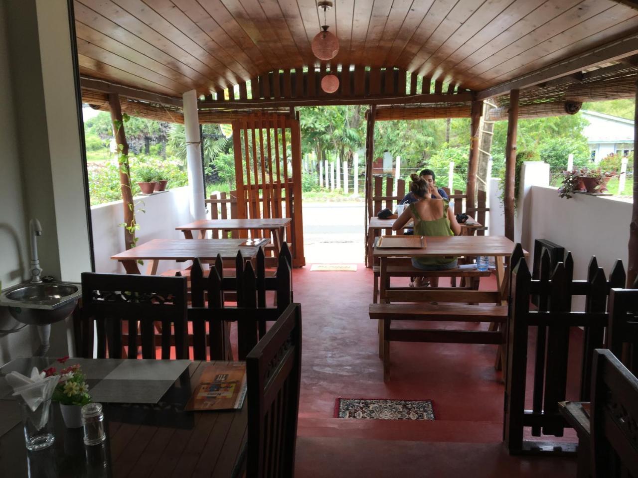 Aa Inn Trincomalee Bagian luar foto