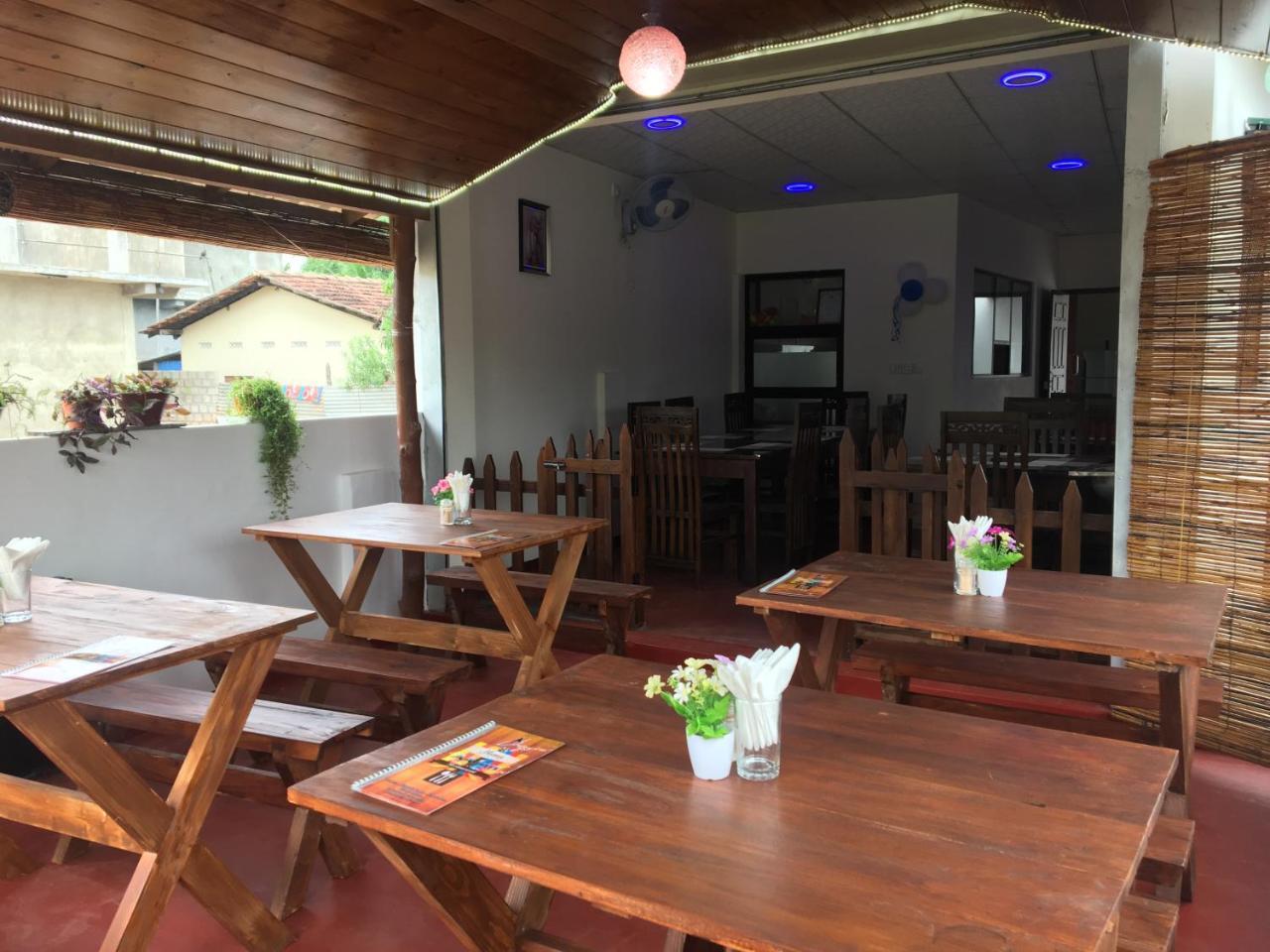 Aa Inn Trincomalee Bagian luar foto