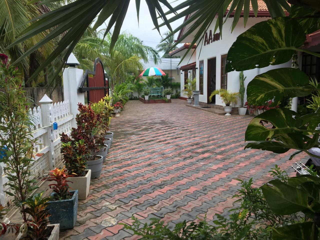Aa Inn Trincomalee Bagian luar foto