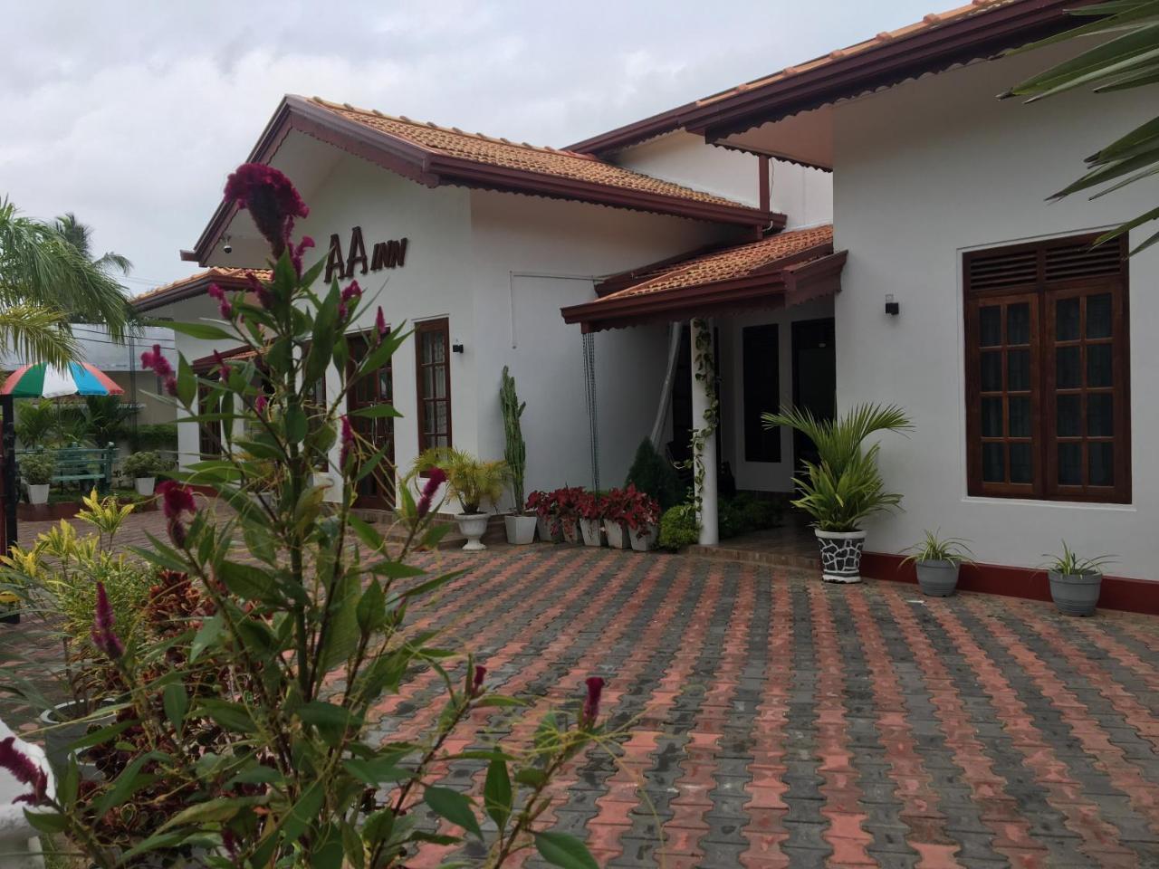 Aa Inn Trincomalee Bagian luar foto