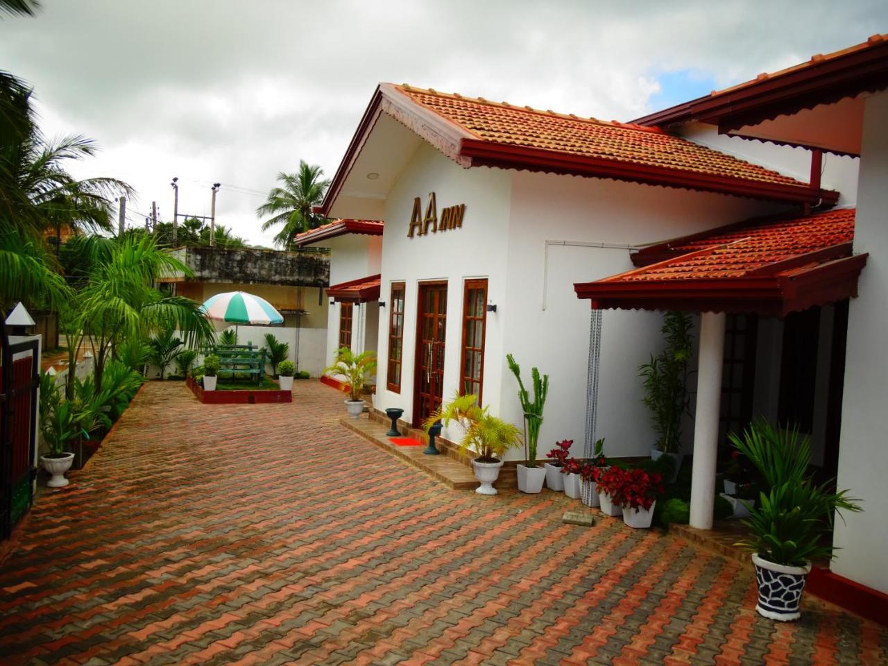 Aa Inn Trincomalee Bagian luar foto